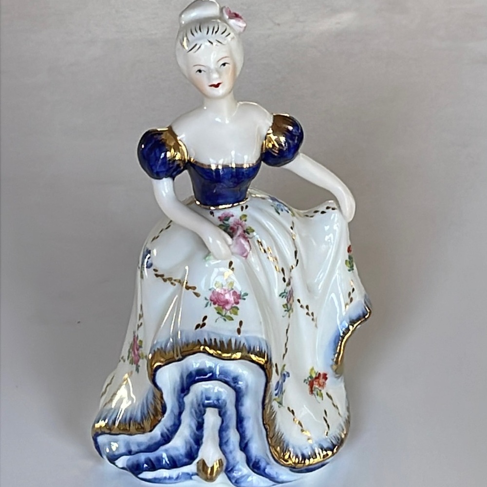 VTG 1960’s Colonial Woman Figurine